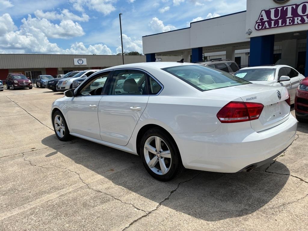 Volkswagen Passat 4dr Sdn 2.5L Auto SE 2012