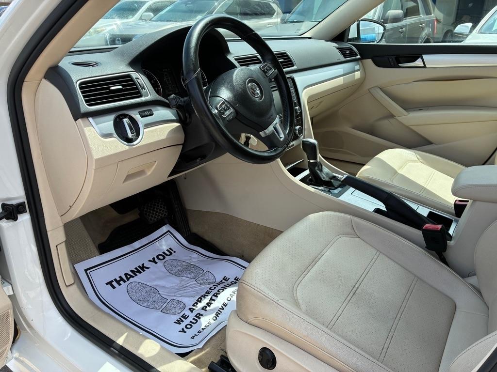 Volkswagen Passat 4dr Sdn 2.5L Auto SE 2012