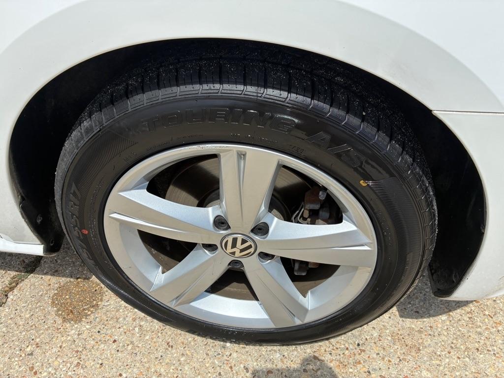 Volkswagen Passat 4dr Sdn 2.5L Auto SE 2012