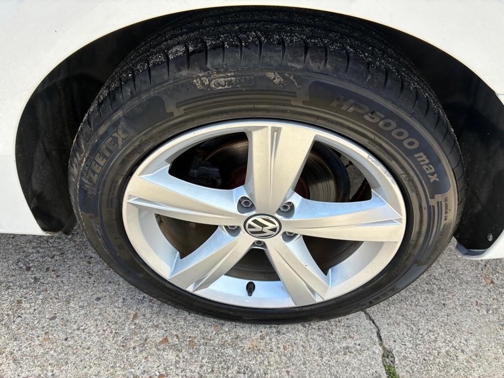 Volkswagen Passat 4dr Sdn 2.5L Auto SE 2012