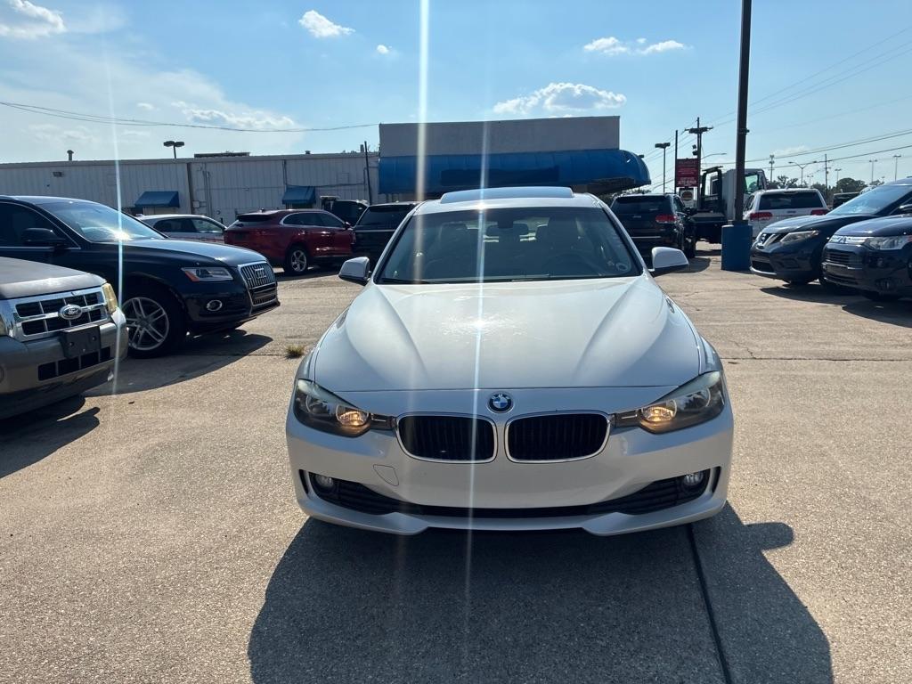 BMW 3 Series 4dr Sdn 320i RWD 2014