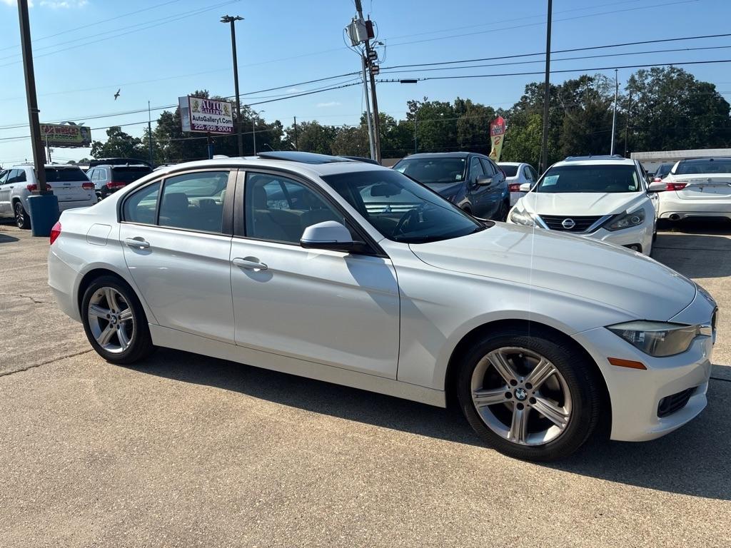 BMW 3 Series 4dr Sdn 320i RWD 2014