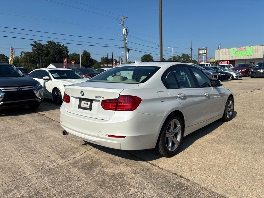 BMW 3 Series 4dr Sdn 320i RWD 2014