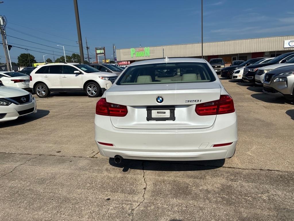 BMW 3 Series 4dr Sdn 320i RWD 2014