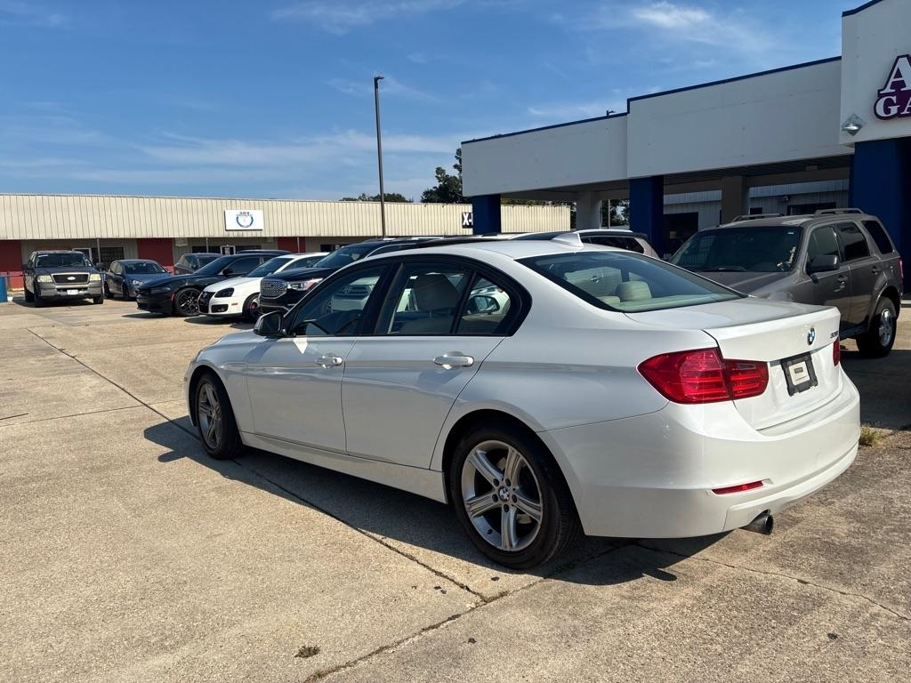 BMW 3 Series 4dr Sdn 320i RWD 2014