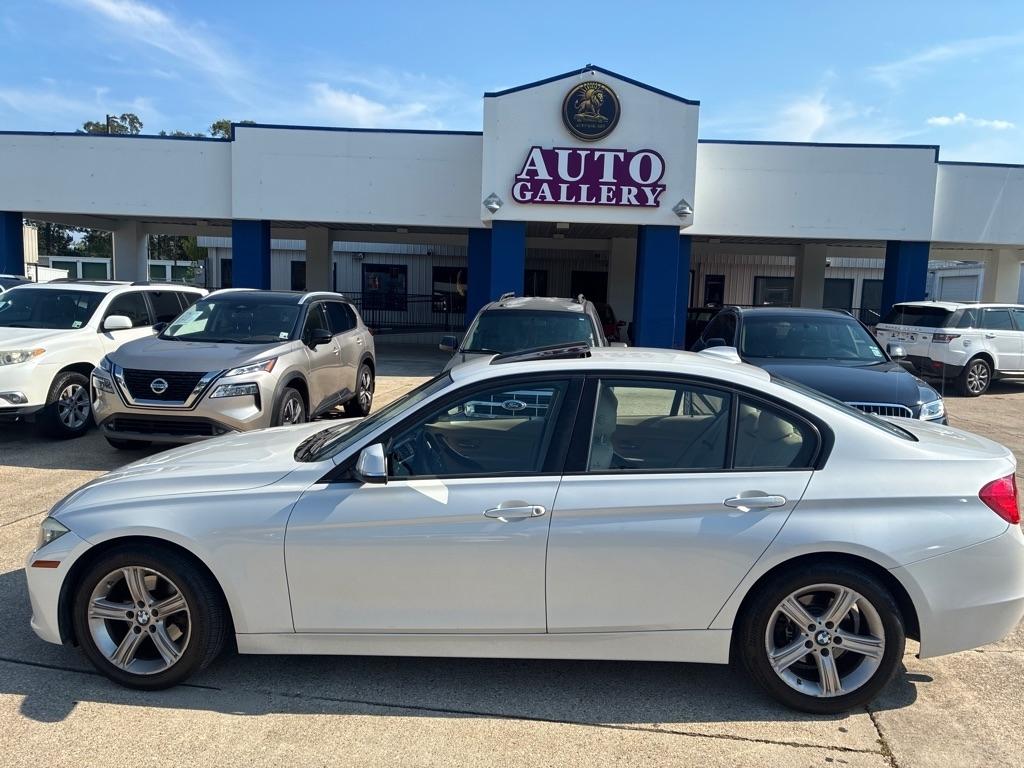 BMW 3 Series 4dr Sdn 320i RWD 2014