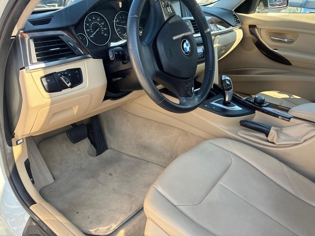 BMW 3 Series 4dr Sdn 320i RWD 2014