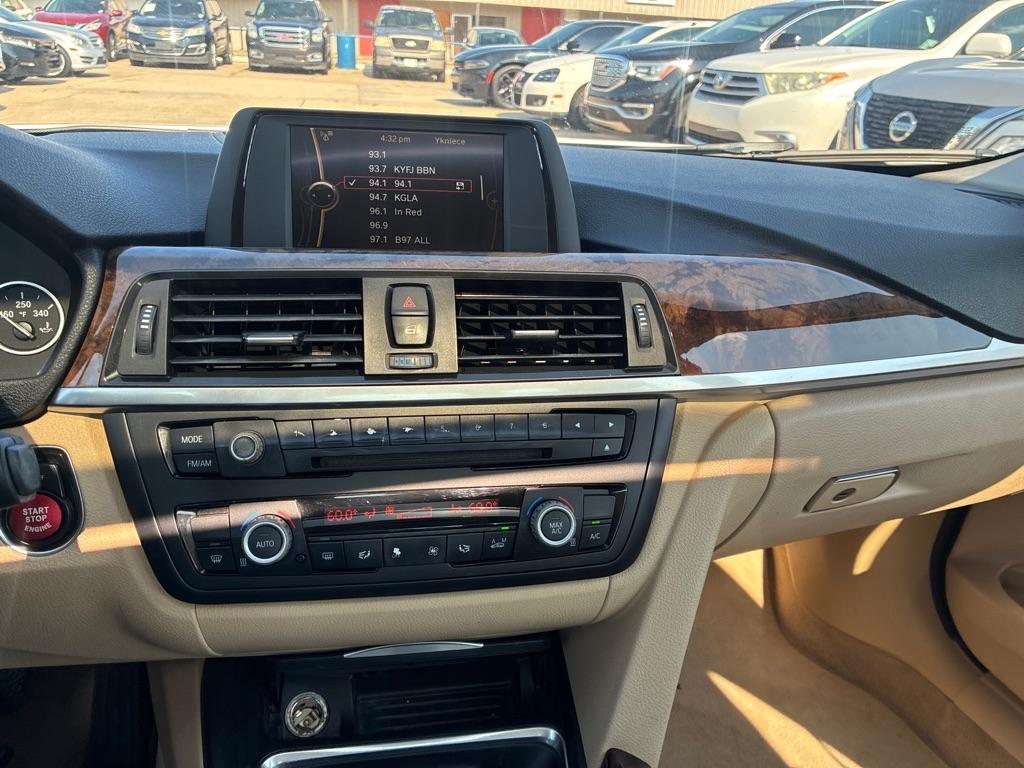 BMW 3 Series 4dr Sdn 320i RWD 2014