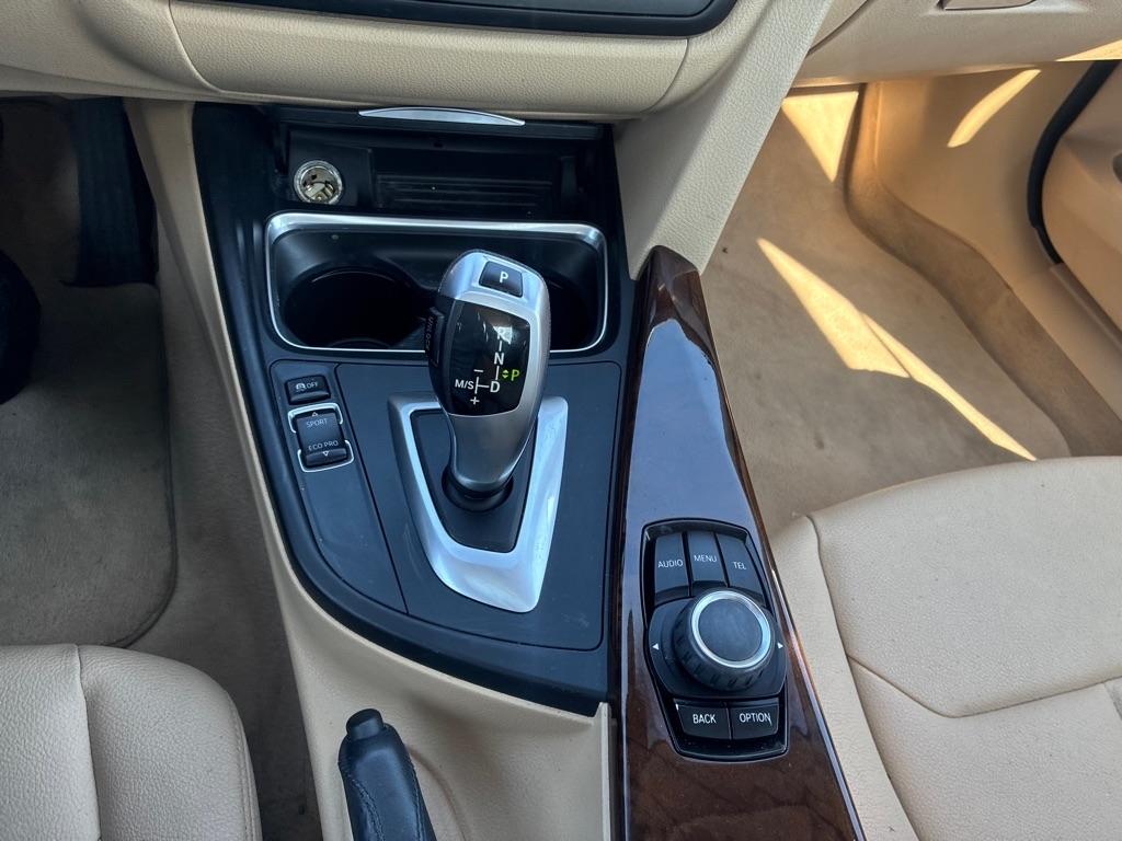 BMW 3 Series 4dr Sdn 320i RWD 2014