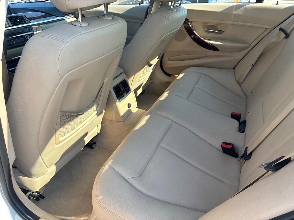BMW 3 Series 4dr Sdn 320i RWD 2014