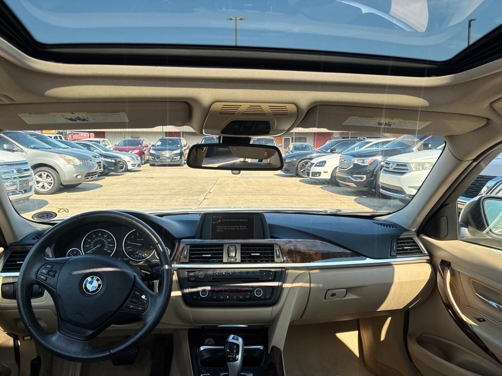 BMW 3 Series 4dr Sdn 320i RWD 2014