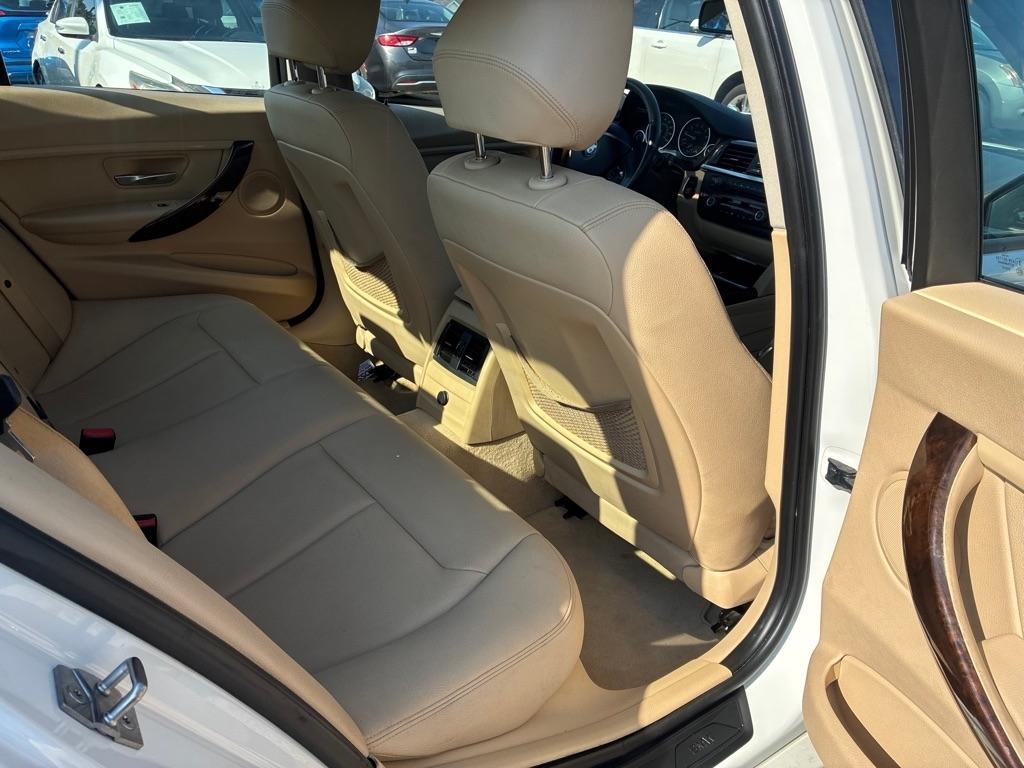 BMW 3 Series 4dr Sdn 320i RWD 2014
