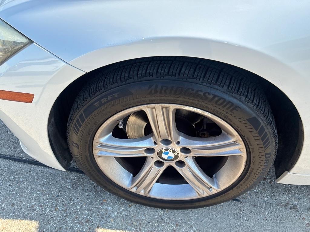 BMW 3 Series 4dr Sdn 320i RWD 2014