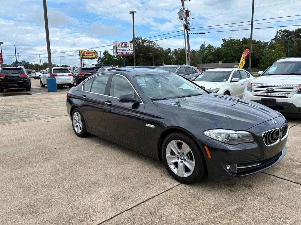 BMW 5 Series 4dr Sdn 528i RWD 2011