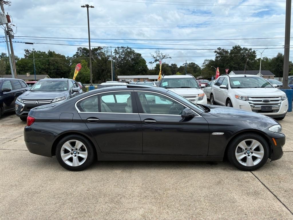 BMW 5 Series 4dr Sdn 528i RWD 2011