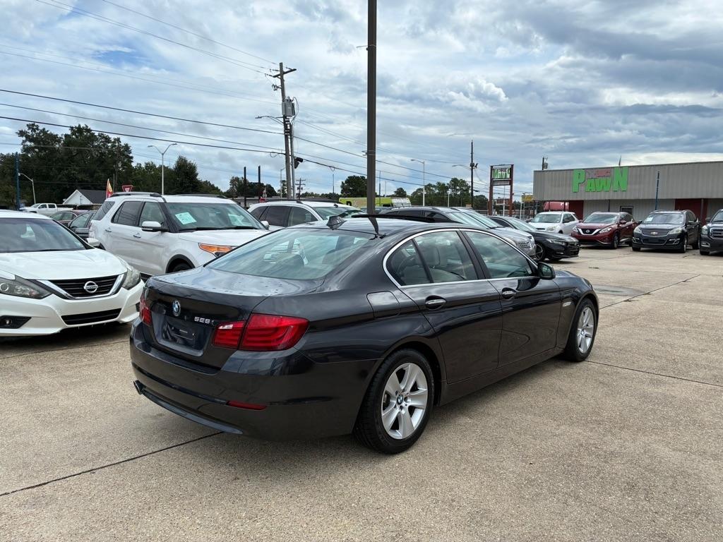 BMW 5 Series 4dr Sdn 528i RWD 2011