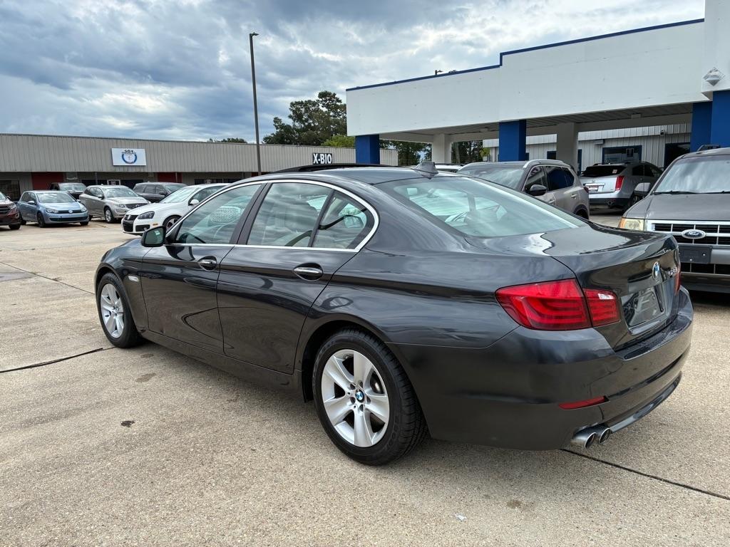 BMW 5 Series 4dr Sdn 528i RWD 2011