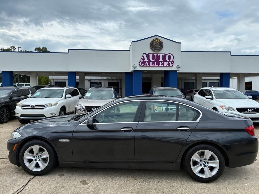BMW 5 Series 4dr Sdn 528i RWD 2011