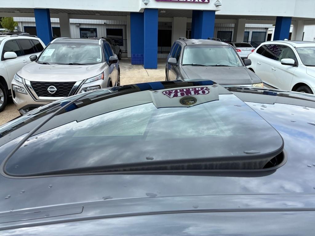 BMW 5 Series 4dr Sdn 528i RWD 2011