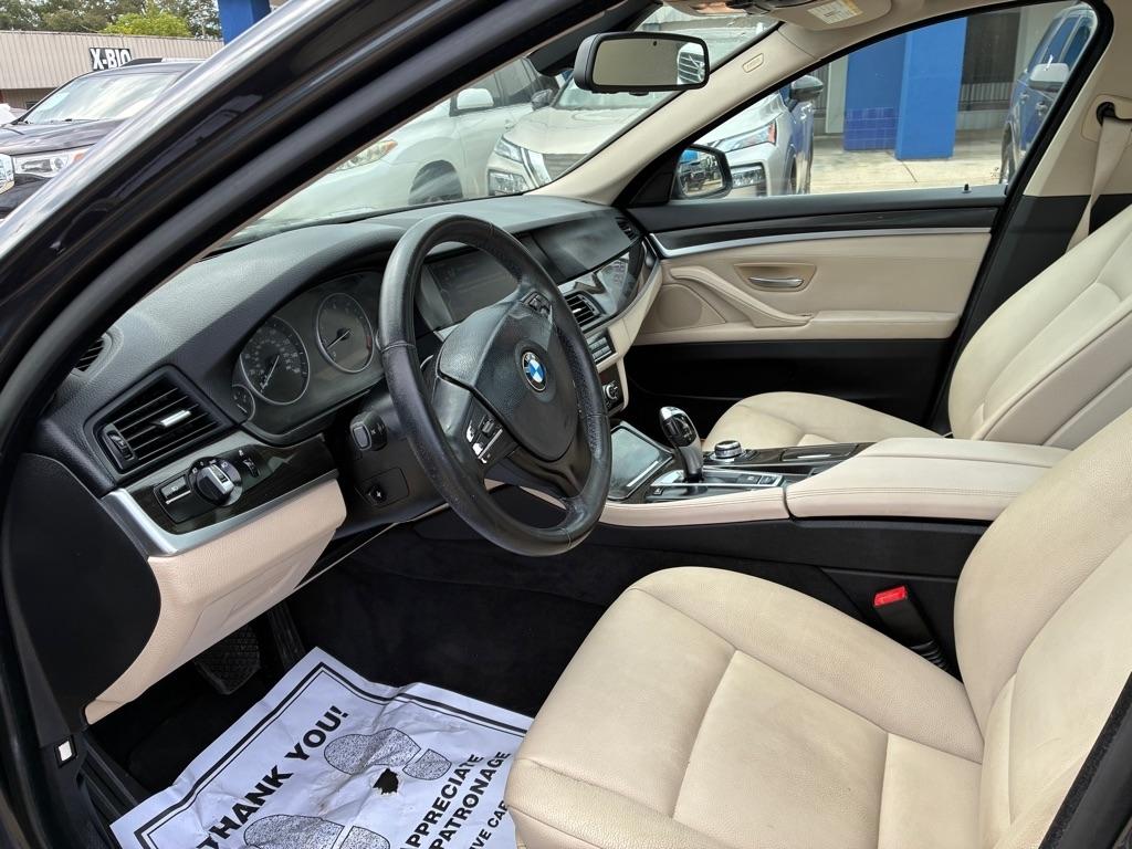 BMW 5 Series 4dr Sdn 528i RWD 2011