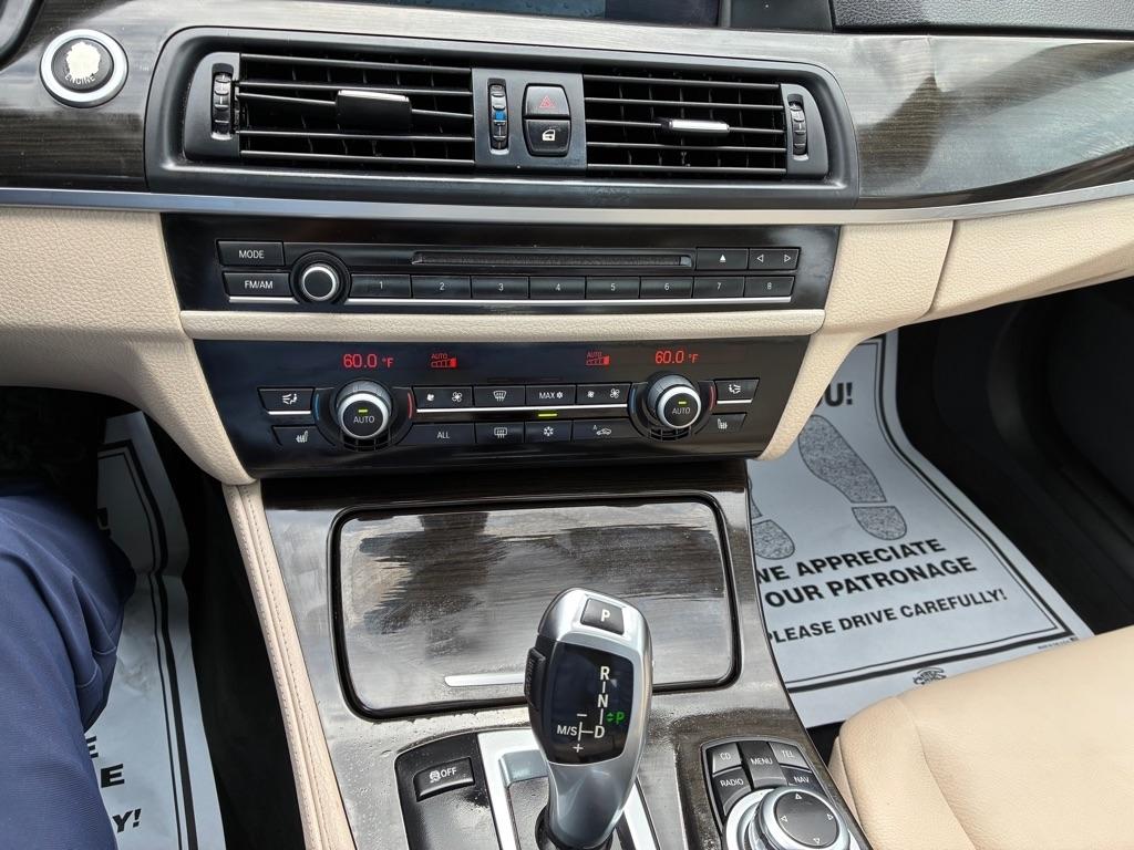 BMW 5 Series 4dr Sdn 528i RWD 2011