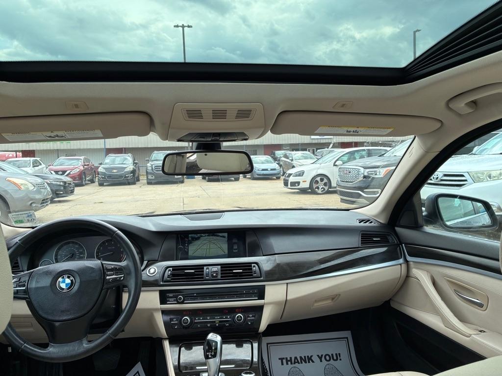 BMW 5 Series 4dr Sdn 528i RWD 2011