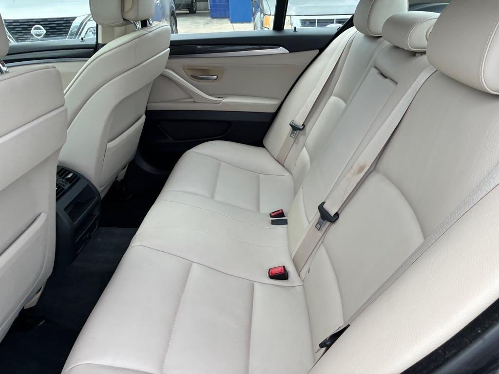 BMW 5 Series 4dr Sdn 528i RWD 2011