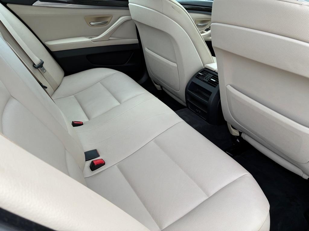 BMW 5 Series 4dr Sdn 528i RWD 2011