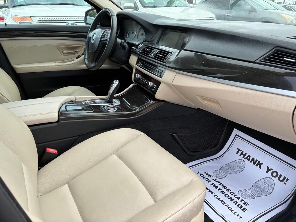 BMW 5 Series 4dr Sdn 528i RWD 2011