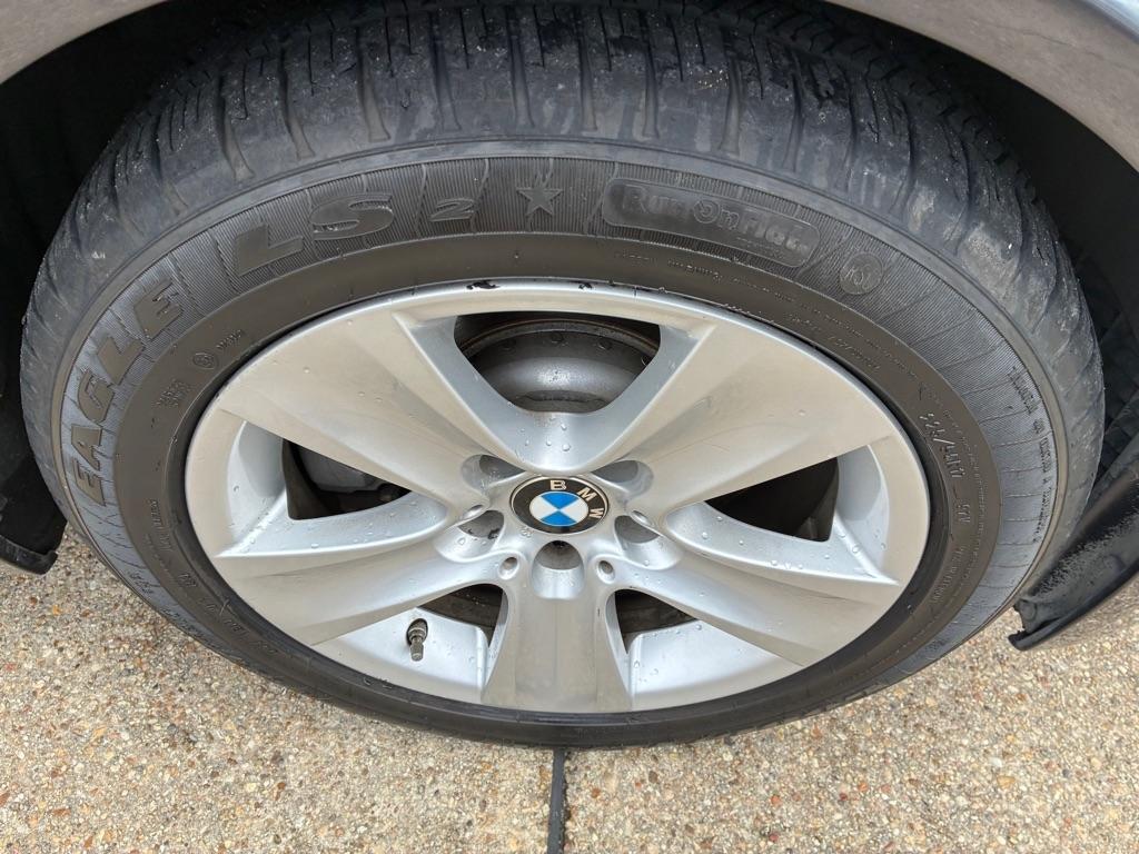 BMW 5 Series 4dr Sdn 528i RWD 2011