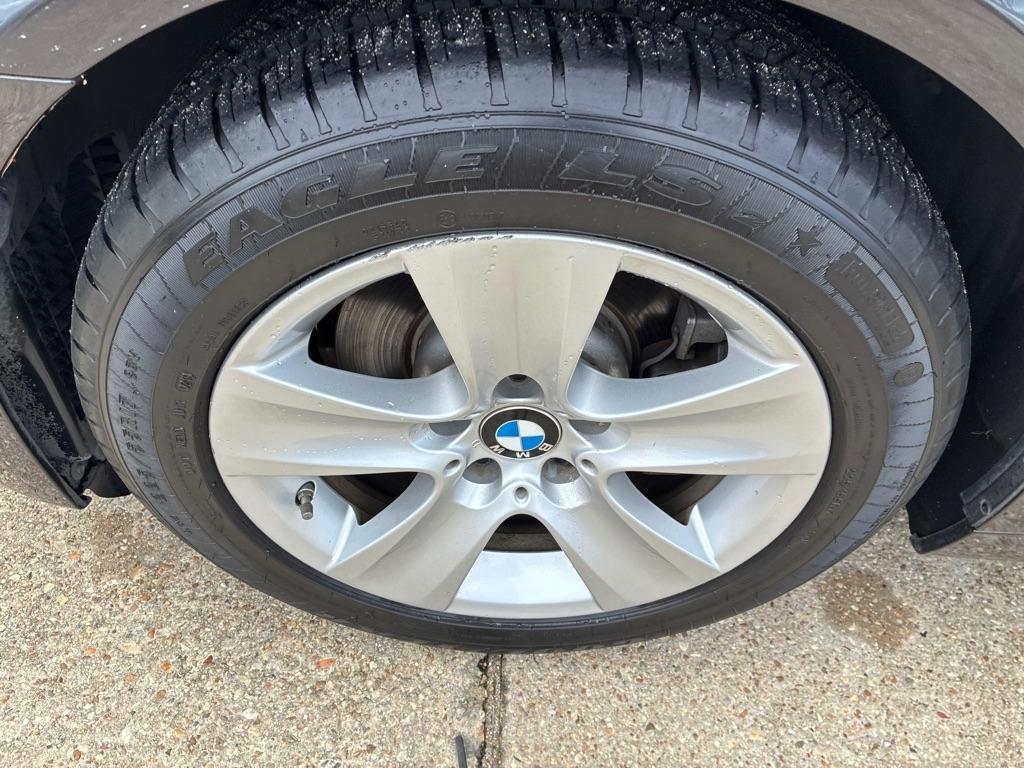 BMW 5 Series 4dr Sdn 528i RWD 2011