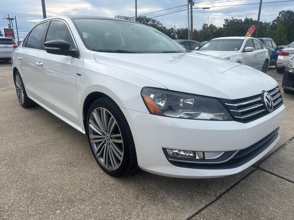 Volkswagen Passat 4dr Sdn 1.8T Auto Sport PZEV 2015