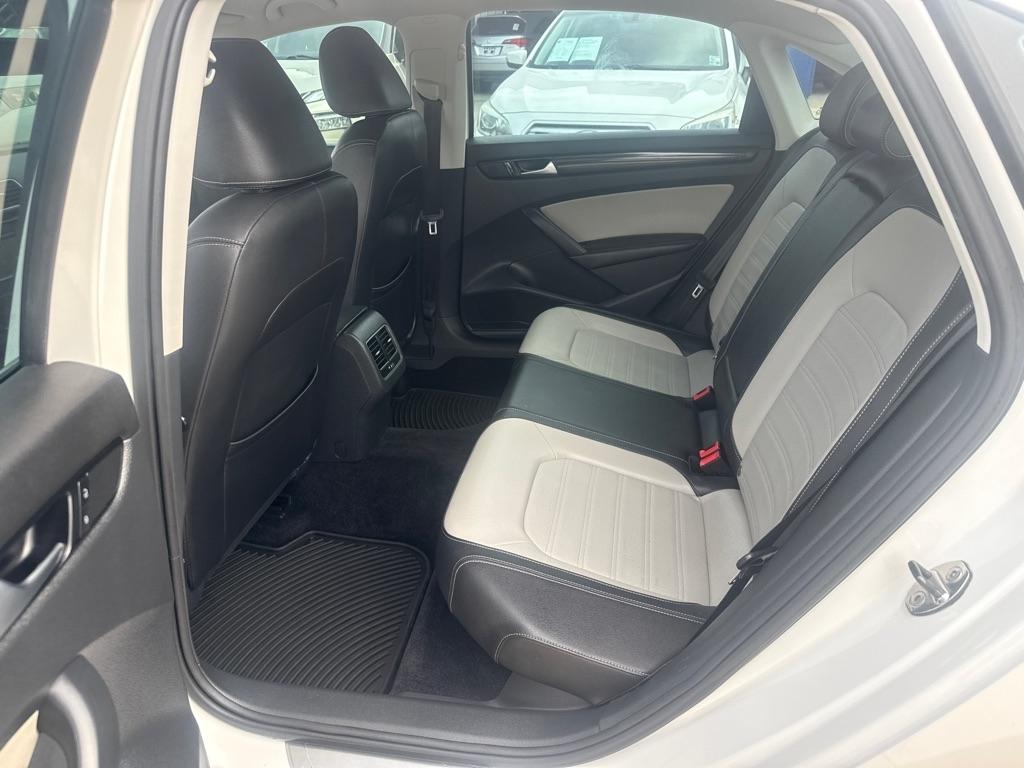 Volkswagen Passat 4dr Sdn 1.8T Auto Sport PZEV 2015