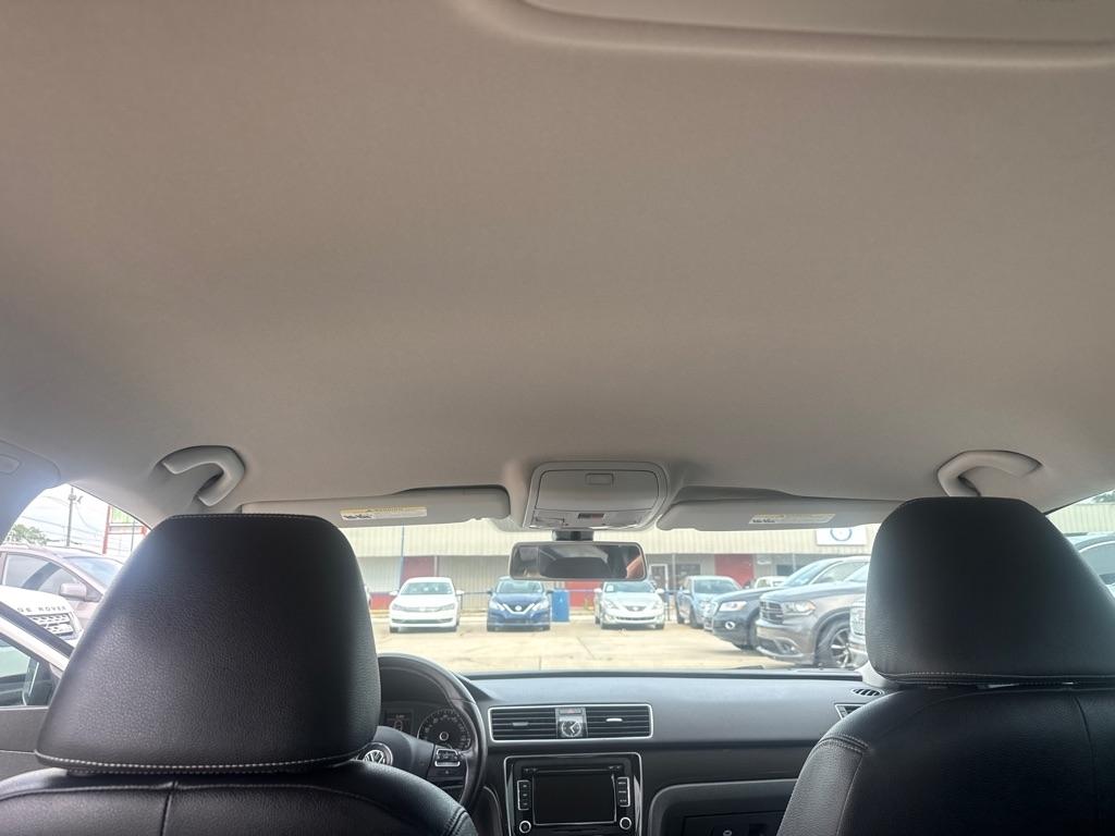 Volkswagen Passat 4dr Sdn 1.8T Auto Sport PZEV 2015