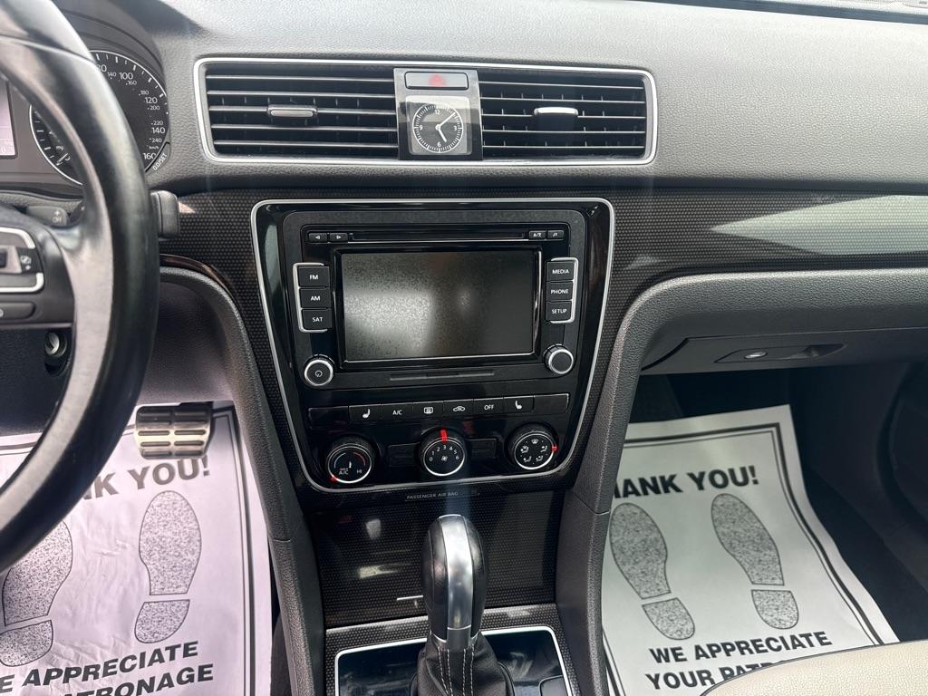 Volkswagen Passat 4dr Sdn 1.8T Auto Sport PZEV 2015