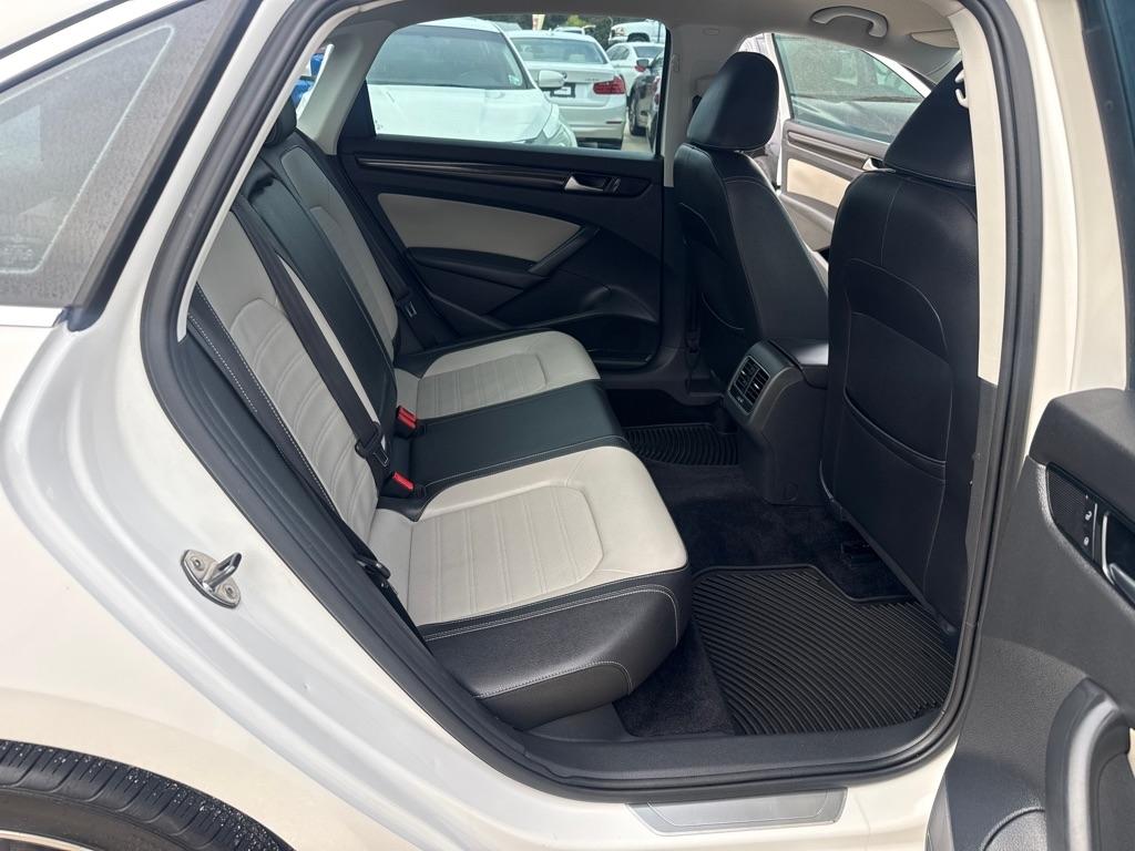 Volkswagen Passat 4dr Sdn 1.8T Auto Sport PZEV 2015