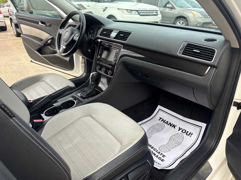 Volkswagen Passat 4dr Sdn 1.8T Auto Sport PZEV 2015