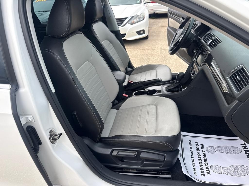 Volkswagen Passat 4dr Sdn 1.8T Auto Sport PZEV 2015