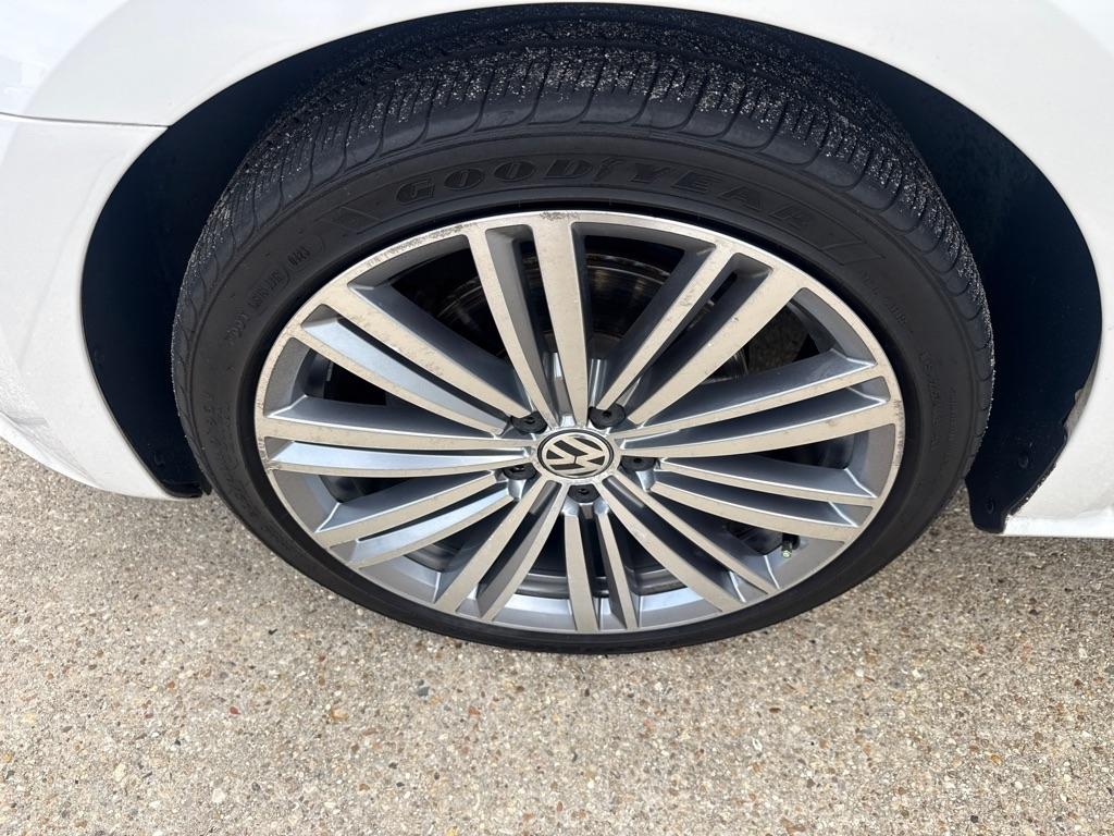 Volkswagen Passat 4dr Sdn 1.8T Auto Sport PZEV 2015