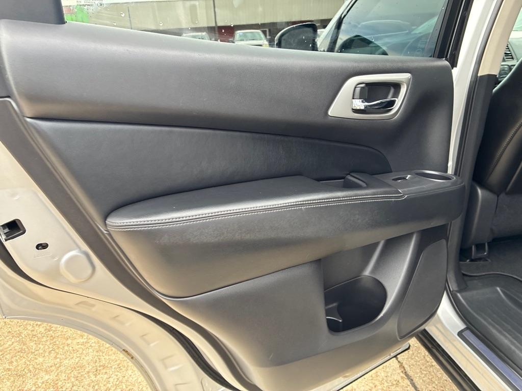 Nissan Pathfinder 2WD 4dr Platinum 2013
