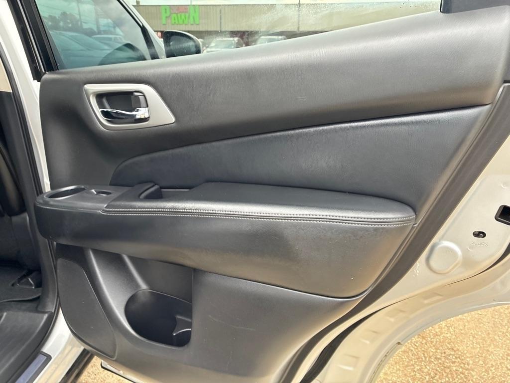 Nissan Pathfinder 2WD 4dr Platinum 2013