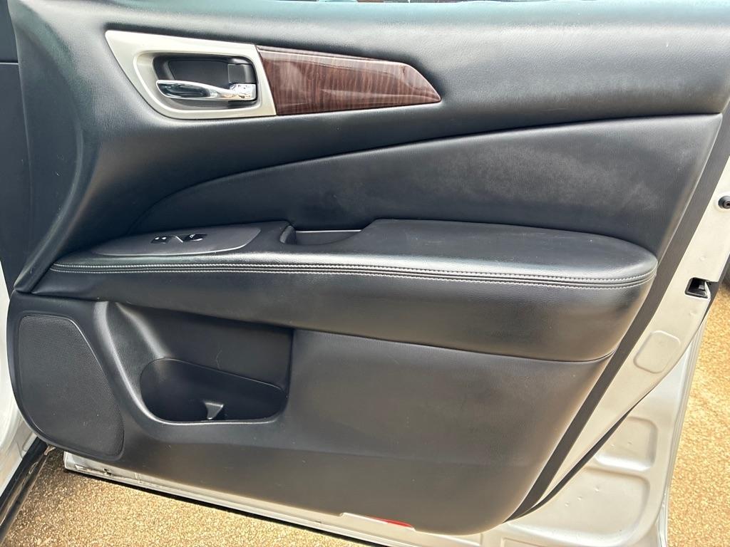 Nissan Pathfinder 2WD 4dr Platinum 2013