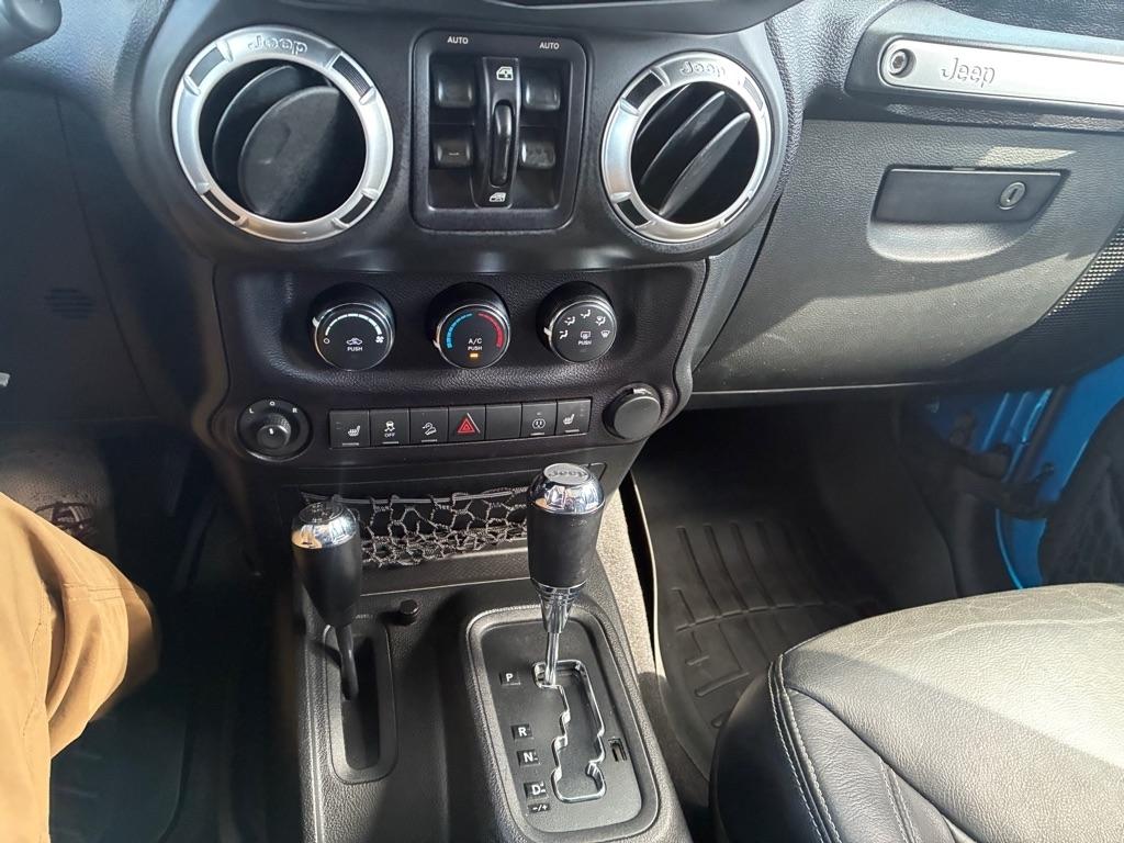 Jeep Wrangler Unlimited 4WD 4dr Sahara 2015