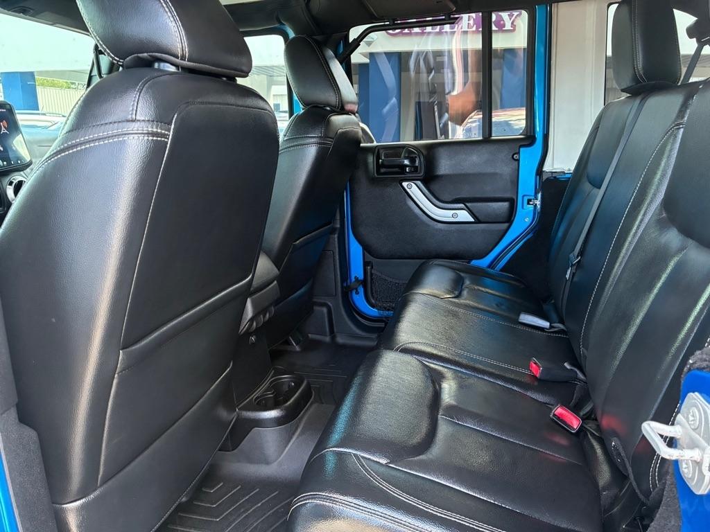 Jeep Wrangler Unlimited 4WD 4dr Sahara 2015