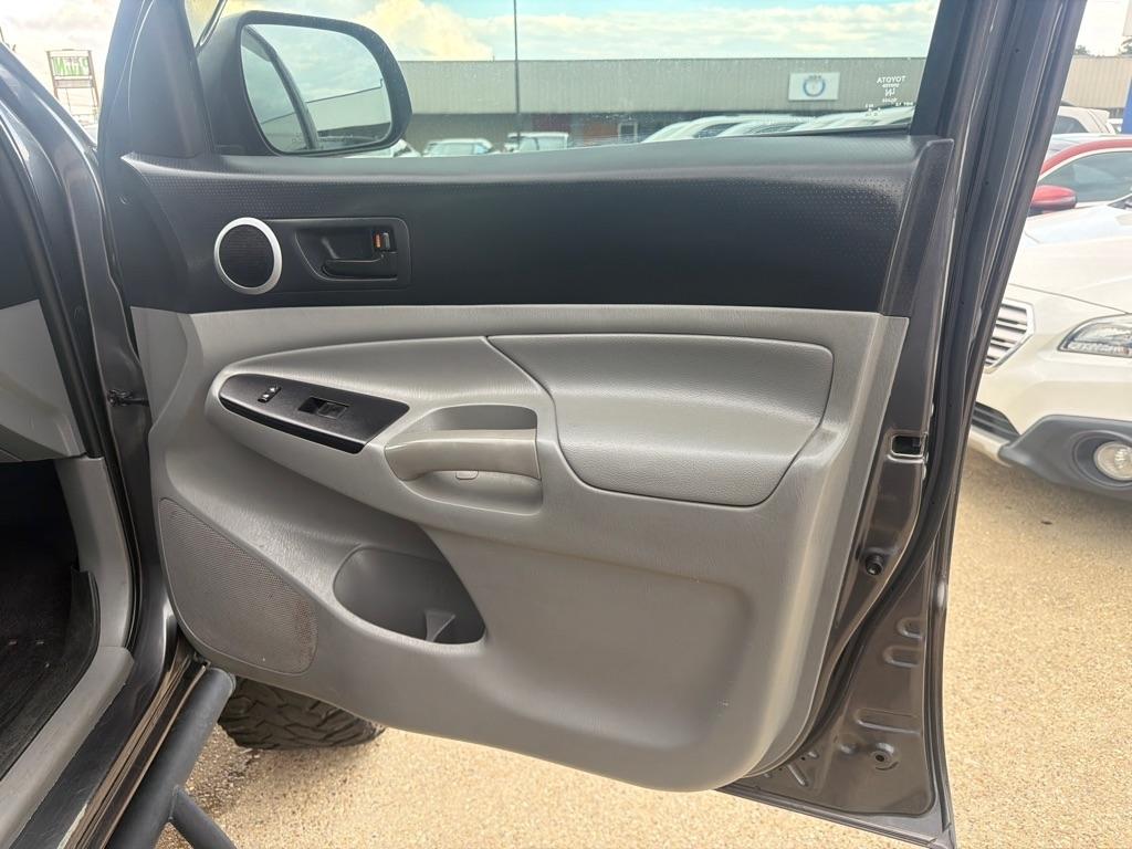 Toyota Tacoma 4WD Double Cab LB V6 AT (Natl) 2013