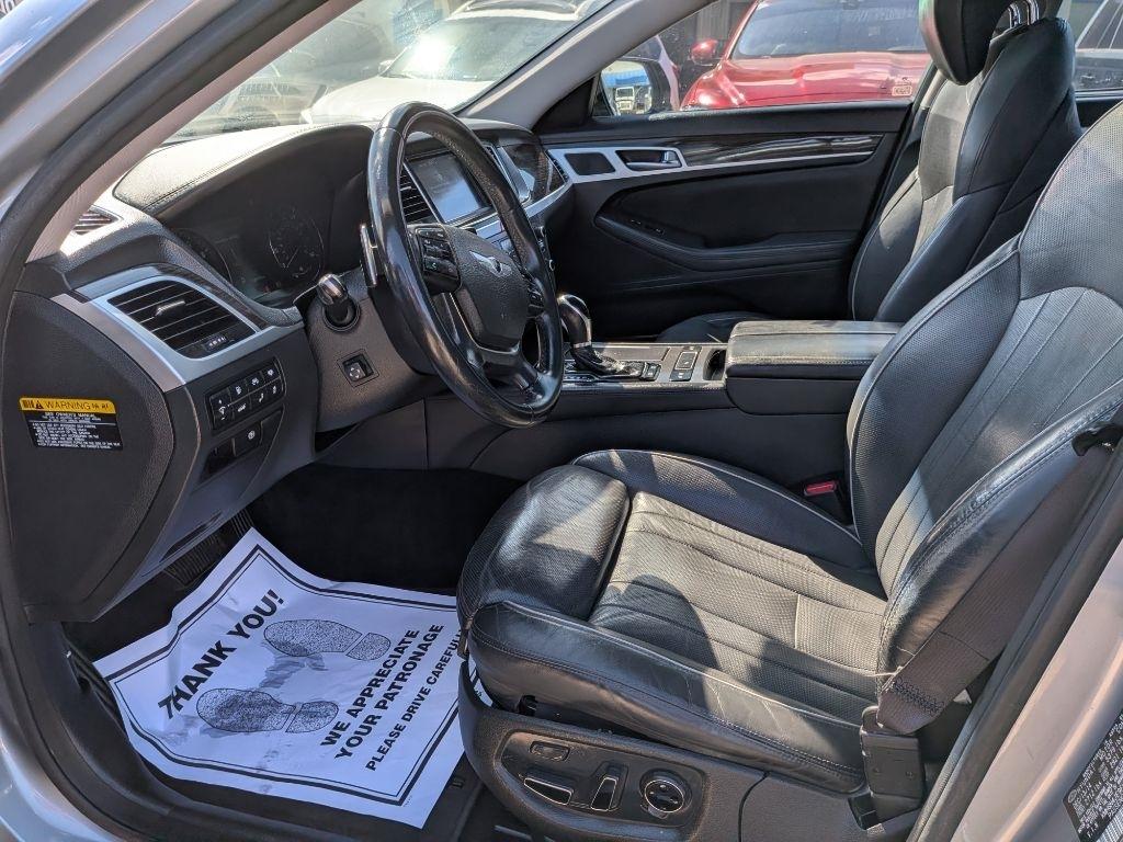Hyundai Genesis 4dr Sdn V6 3.8L RWD 2015
