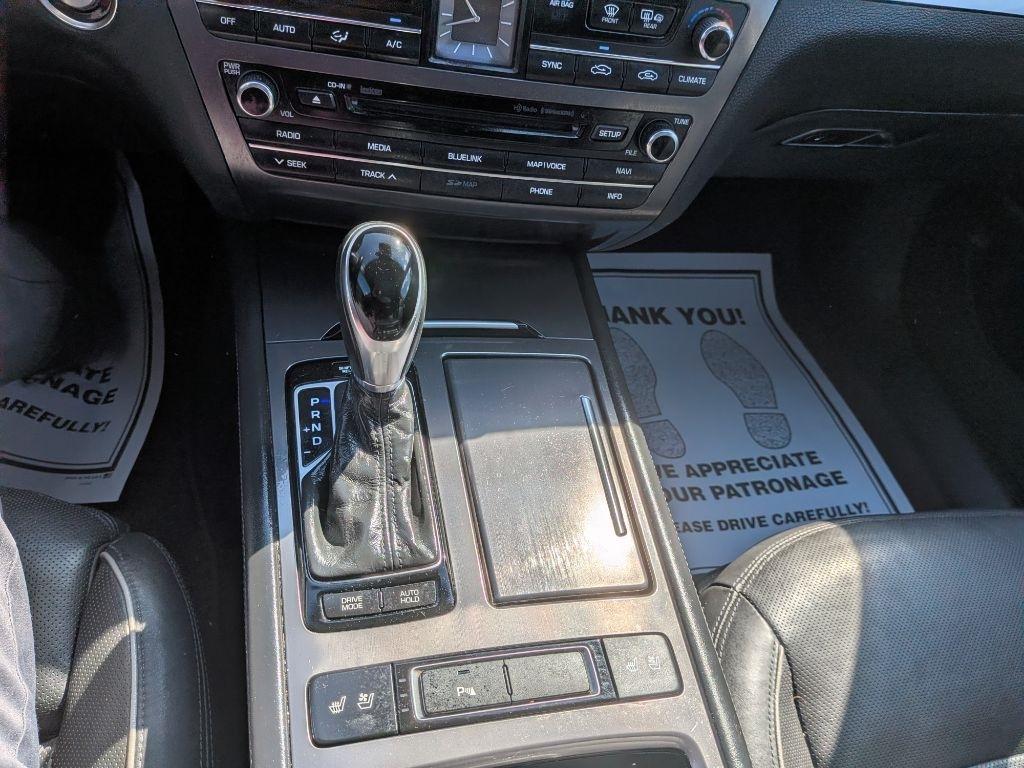Hyundai Genesis 4dr Sdn V6 3.8L RWD 2015