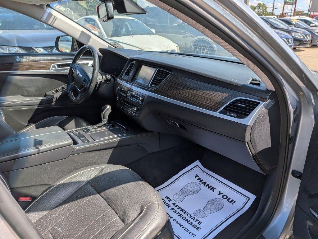 Hyundai Genesis 4dr Sdn V6 3.8L RWD 2015