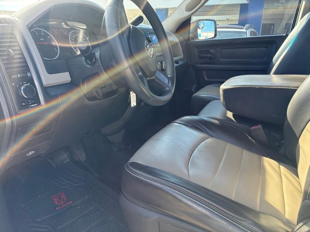 Dodge Ram 1500 2WD Quad Cab 140.5" ST 2009