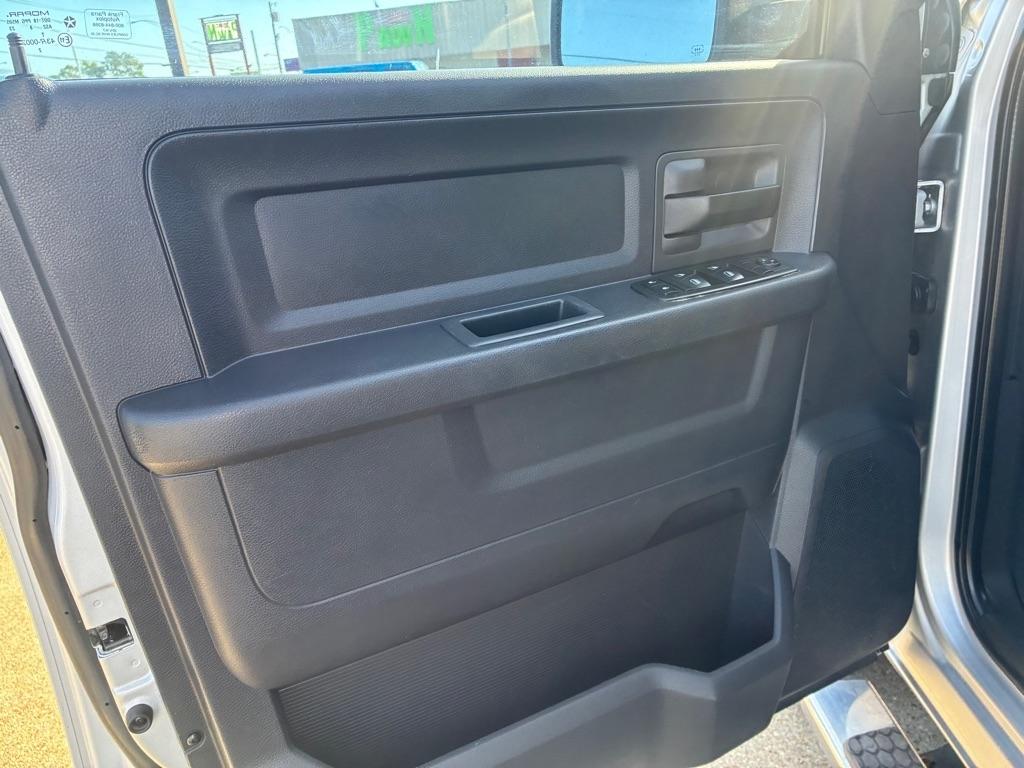 Dodge Ram 1500 2WD Quad Cab 140.5" ST 2009